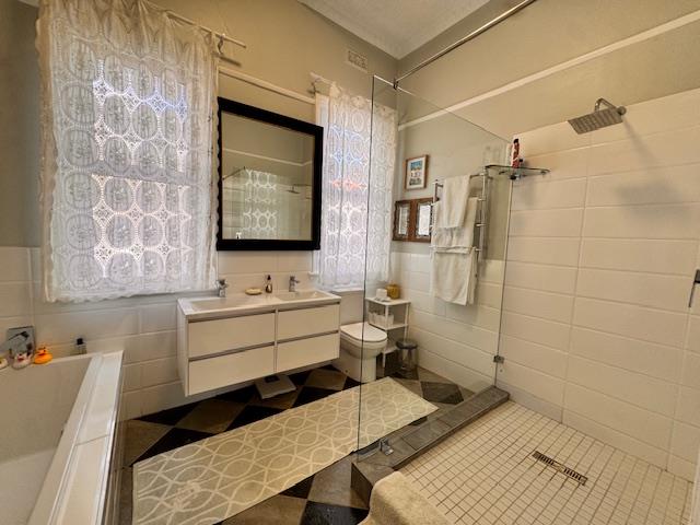 To Let 3 Bedroom Property for Rent in Fresnaye Western Cape